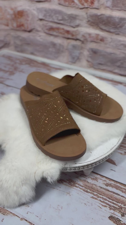 Clara Sandal in Tan